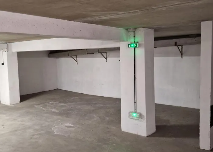 Hyper-centre Et Bord De Avec Clim Et Parking! *